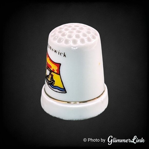 Vintage New Brunswick Flag Canada Province Porcelain Collectible Thimble - Picture 5 of 11